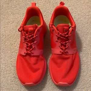 Nike Women’s Roshe Run Hype